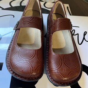 Brown Patterned Mary Jane Shoes